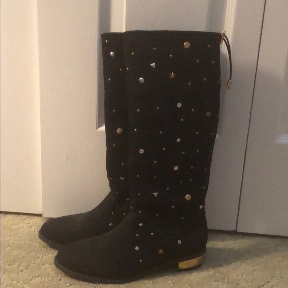 Black boots